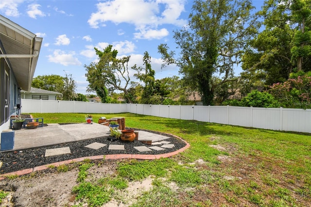 8823 Aruba Ln, Port Richey, FL 34668 - fenced backyard featuring a patio