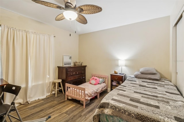 2199 Blue Tern Dr, Palm Harbor, FL 34683 - bedroom featuring wood finished floors, ceiling fan, and a closet