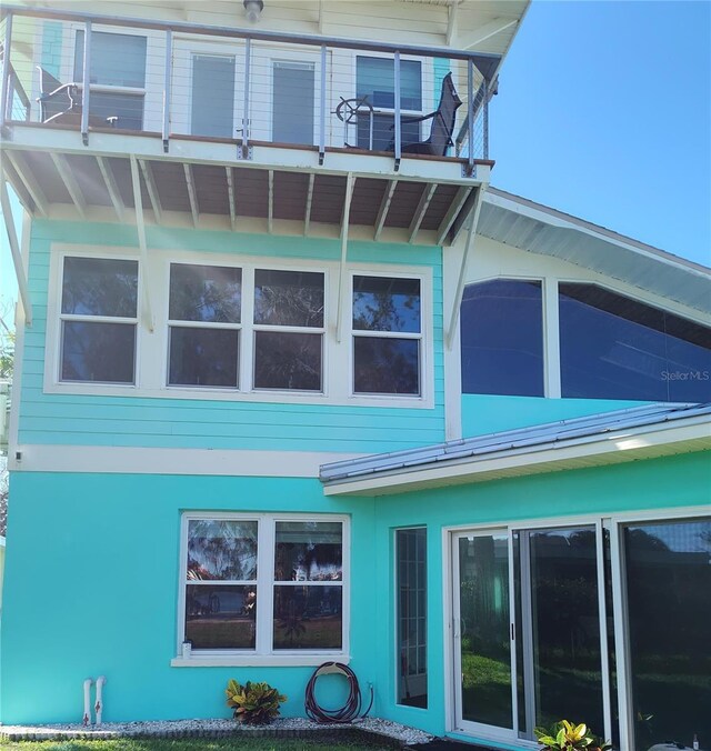 1626 Sea Breeze Dr, Tarpon Springs, FL 34689 - rear view of property featuring a balcony