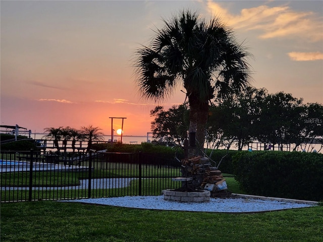 1626 Sea Breeze Dr, Tarpon Springs, FL 34689 - view of yard