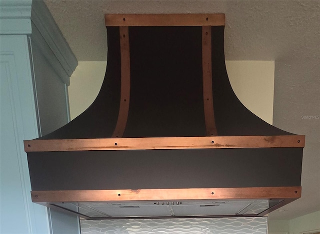 1626 Sea Breeze Dr, Tarpon Springs, FL 34689 - detailed view of ventilation hood