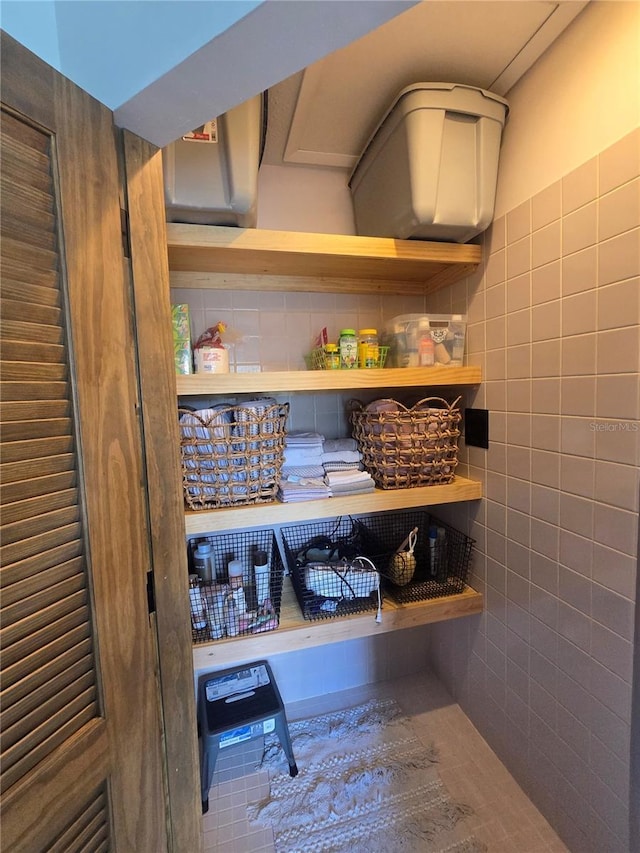 1626 Sea Breeze Dr, Tarpon Springs, FL 34689 - view of storage area