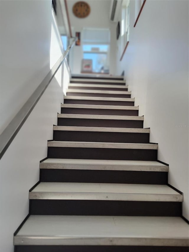 1626 Sea Breeze Dr, Tarpon Springs, FL 34689 - view of stairs