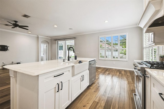 18203 Tivoli Ln, Lutz, FL 33558 - kitchen with stainless steel appliances, crown molding, dark wood-style floors, premium range hood, and an island with sink