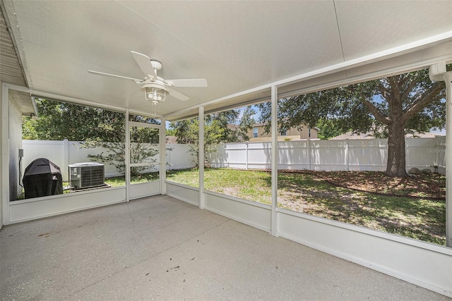 3443 Fyfield Ct, Land O Lakes, FL 34638 - unfurnished sunroom featuring a ceiling fan