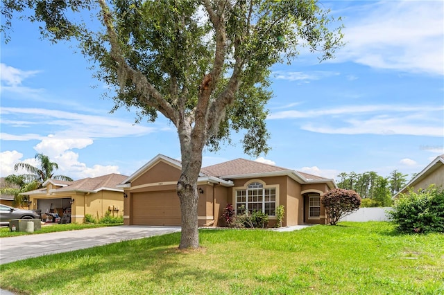 12631 Chenwood Ave, Hudson, FL 34669 - view of front facade featuring stucco siding, an attached garage, and concrete driveway