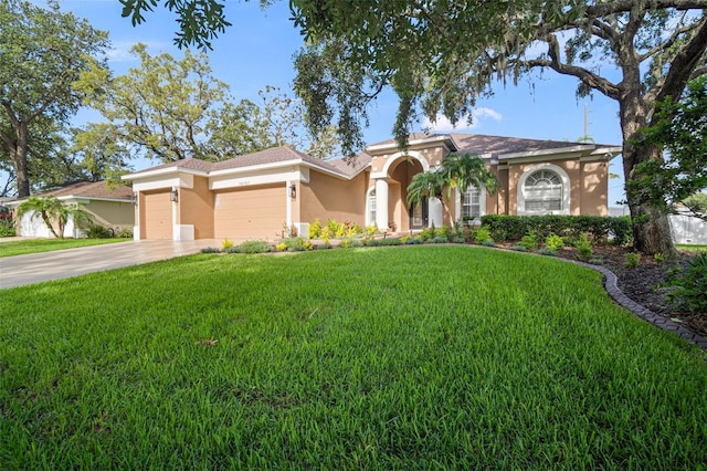 10101 Paddock Oaks Dr, Riverview, FL 33569 - view of front of home with stucco siding, a front lawn, a garage, and driveway