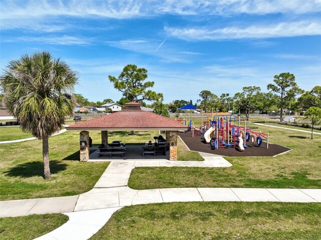 6601 121st Ave Unit I, Largo, FL 33773 - surrounding community featuring a gazebo and a yard