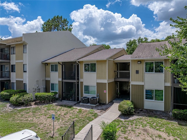 13285 Arbor Pointe Cir Unit 202, Tampa, FL 33617 - view of property