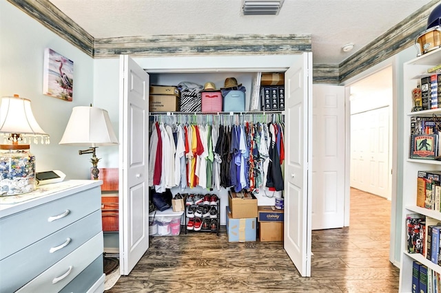 2700 Bayshore Blvd Unit 544, Dunedin, FL 34698 - view of closet