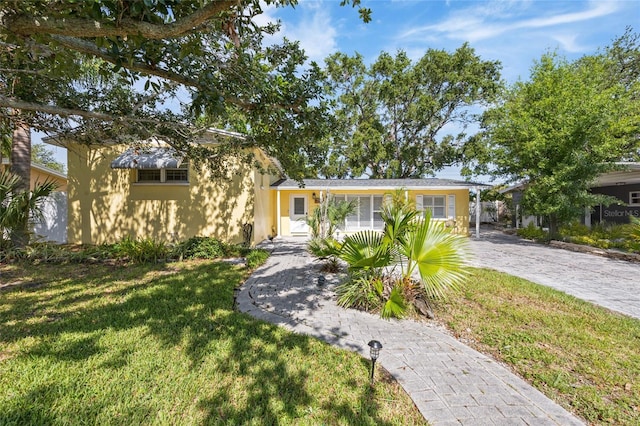 4521 S Cooper Pl, Tampa, FL 33611 - view of front of property with a front lawn and driveway