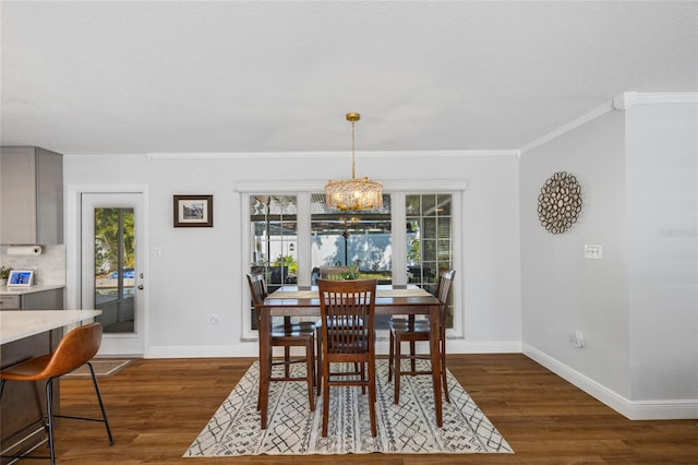 4521 S Cooper Pl, Tampa, FL 33611 - dining room featuring dark wood-style floors, a chandelier, and crown molding