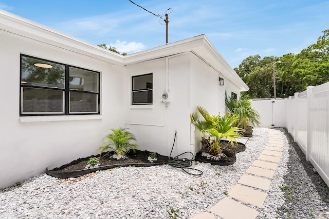 3381 19th Pl SW, Largo, FL 33774 - view of side of home with stucco siding and a fenced backyard