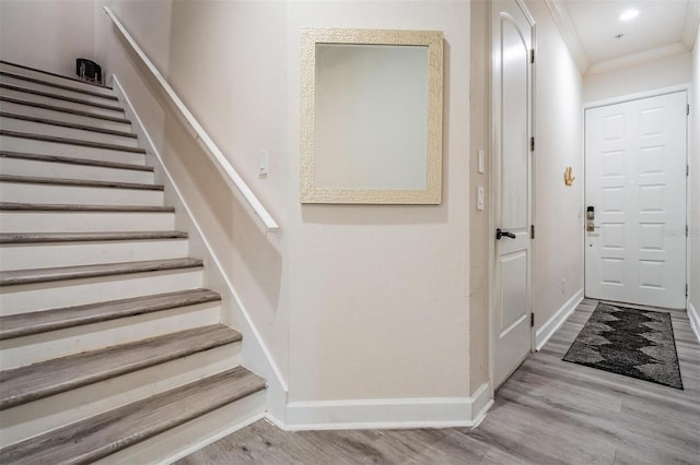 3210 W Horatio St Unit 9, Tampa, FL 33609 - foyer featuring stairs, wood finished floors, and crown molding