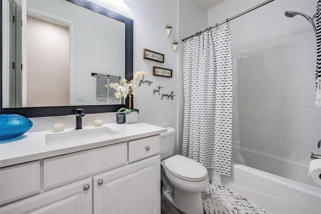 3210 W Horatio St Unit 9, Tampa, FL 33609 - full bath featuring vanity and shower / tub combo with curtain