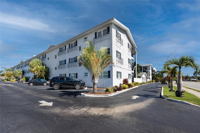 4050 4th St N Unit 116, Saint Petersburg, FL 33703 - view of building exterior with uncovered parking