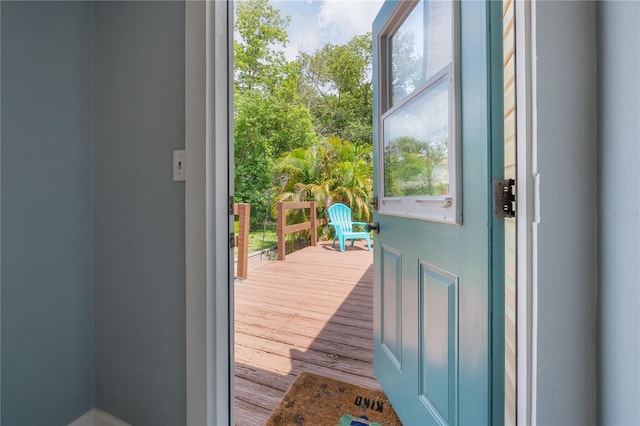811 W Peninsular St, Tampa, FL 33603 - entryway with wood finished floors