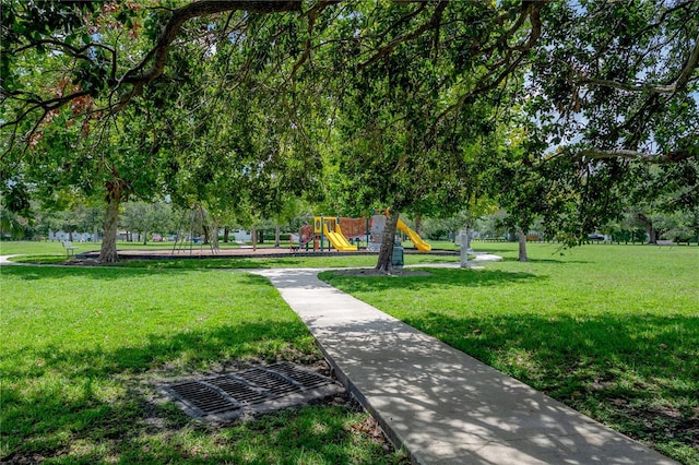 811 W Peninsular St, Tampa, FL 33603 - view of community featuring a lawn