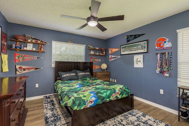 2800 Resnik Cir W, Palm Harbor, FL 34683 - bedroom with wood finished floors, a textured ceiling, and ceiling fan