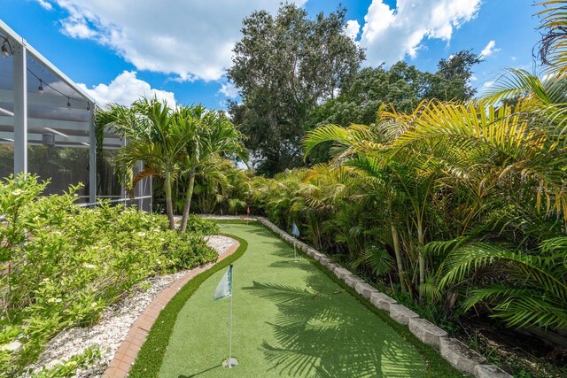 2800 Resnik Cir W, Palm Harbor, FL 34683 - surrounding community featuring a putting green
