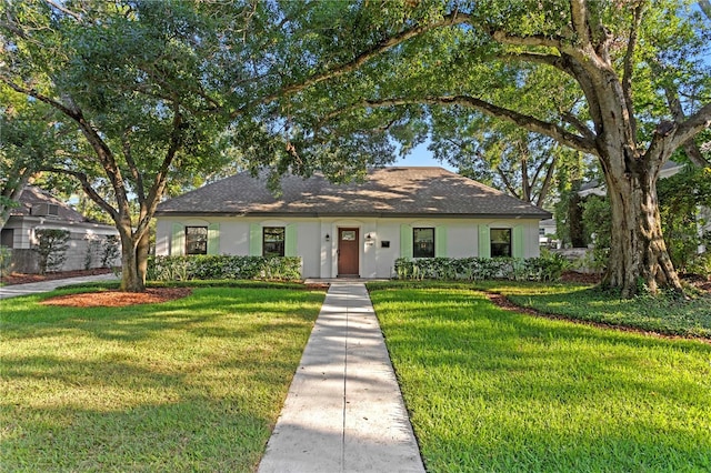 4708 W Neptune St, Tampa, FL 33629 - view of front of home with a front yard, stucco siding, and a shingled roof