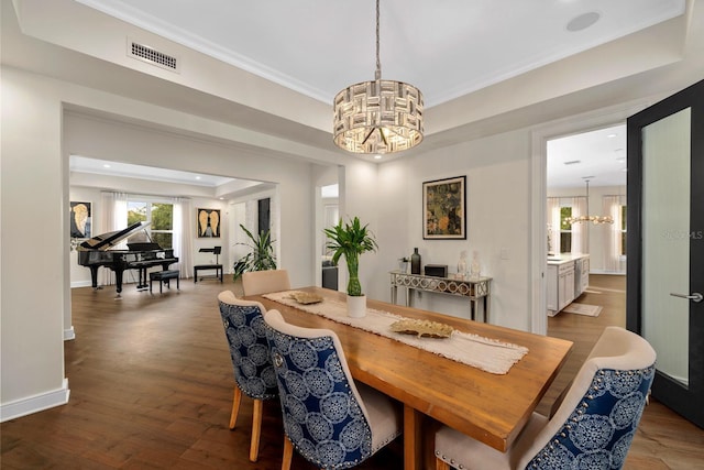 2711 W Trilby Ave, Tampa, FL 33611 - dining area featuring a chandelier, dark wood-style floors, recessed lighting, and crown molding