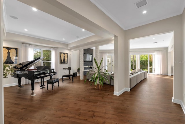 2711 W Trilby Ave, Tampa, FL 33611 - living area with healthy amount of natural light, crown molding, dark wood finished floors, a raised ceiling, and recessed lighting
