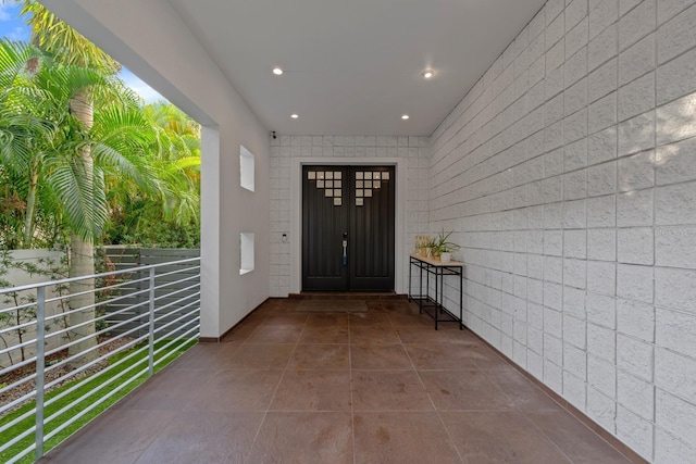 2711 W Trilby Ave, Tampa, FL 33611 - view of exterior entry with a balcony