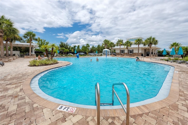 1601 Fox Grape Loop, Lutz, FL 33558 - community pool featuring a patio area