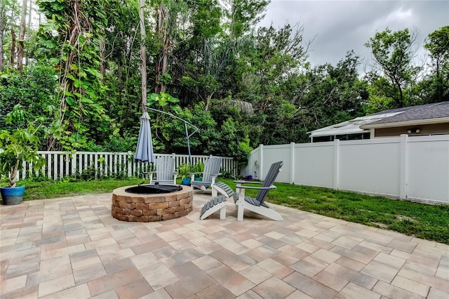 7320 Hideaway Trl, New Port Richey, FL 34655 - fenced backyard featuring an outdoor fire pit and a patio