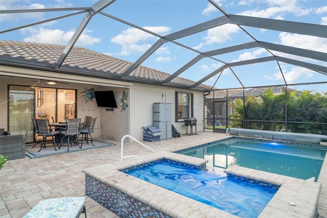 20828 Cattail Blvd, Venice, FL 34292 - view of pool featuring a patio area, outdoor dining area, a pool with connected hot tub, and glass enclosure