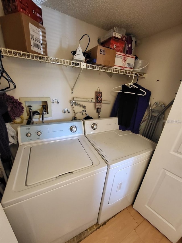 2685 Sabal Springs Cir Unit 202, Clearwater, FL 33761 - laundry room with washer and clothes dryer and a textured ceiling