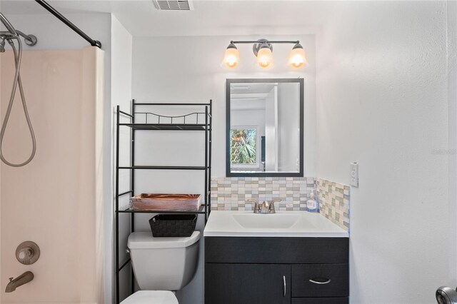 2095 Sunset Point Rd Unit 2201, Clearwater, FL 33765 - bathroom featuring backsplash and vanity