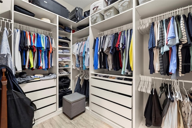 2839 Cordoba Ranch Blvd, Lutz, FL 33559 - walk in closet featuring wood finished floors