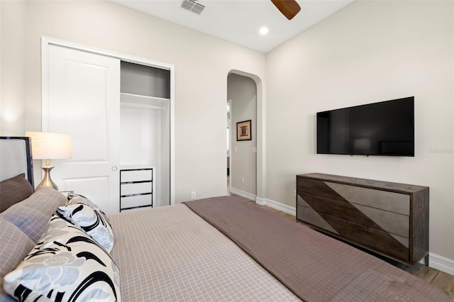 2839 Cordoba Ranch Blvd, Lutz, FL 33559 - bedroom featuring arched walkways, a closet, recessed lighting, and a ceiling fan