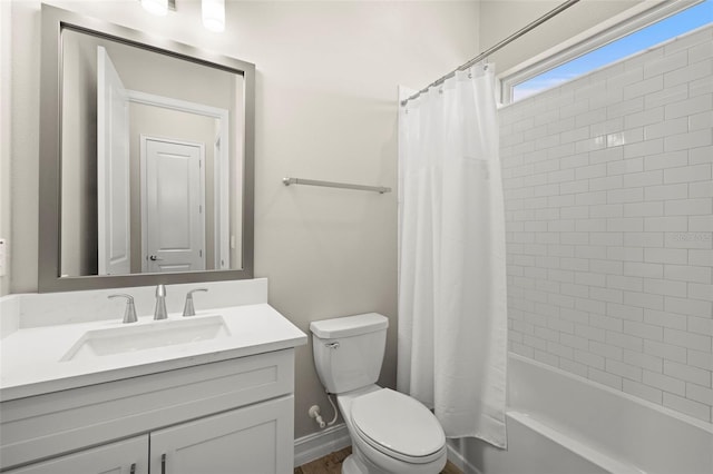 2839 Cordoba Ranch Blvd, Lutz, FL 33559 - full bathroom featuring vanity and shower / tub combo with curtain