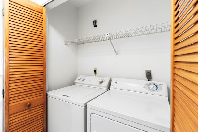 5785 Gardens Dr, Sarasota, FL 34243 - laundry room featuring washing machine and dryer