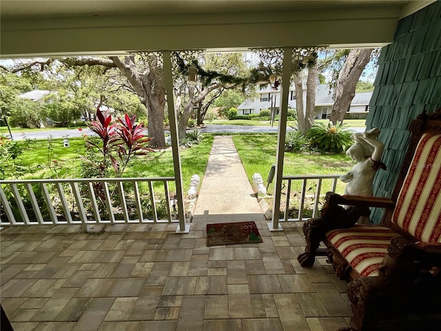 8834 Whispering Oaks Trl, New Port Richey, FL 34654 - porch with a lawn