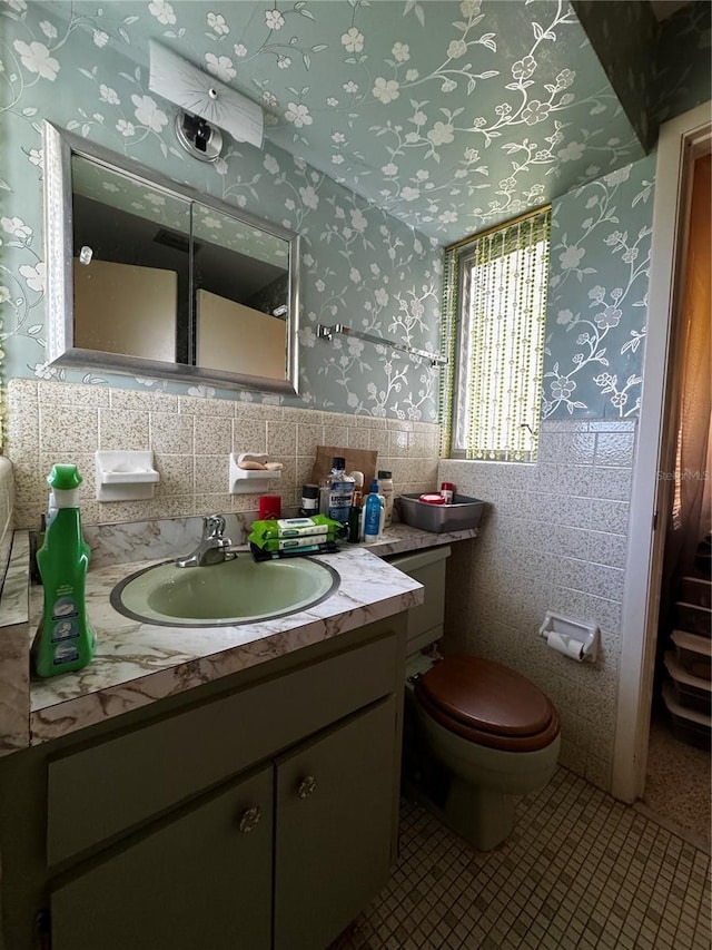 1106 Trellis Ave, Spring Hill, FL 34606 - bathroom with wallpapered walls, vanity, tile patterned flooring, and tile walls
