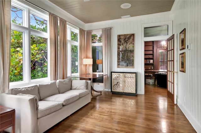6220 Bayshore Blvd, Tampa, FL 33611 - living area with plenty of natural light, ornamental molding, and wood finished floors