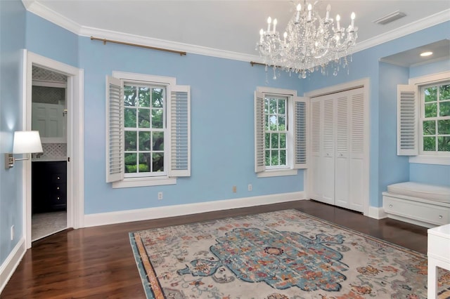 6220 Bayshore Blvd, Tampa, FL 33611 - unfurnished bedroom with crown molding, wood finished floors, a chandelier, a closet, and ensuite bath