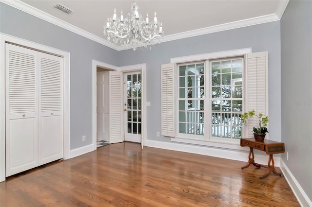6220 Bayshore Blvd, Tampa, FL 33611 - unfurnished dining area with crown molding, a chandelier, and wood finished floors