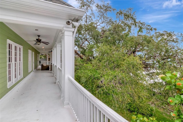 6220 Bayshore Blvd, Tampa, FL 33611 - view of patio with ceiling fan