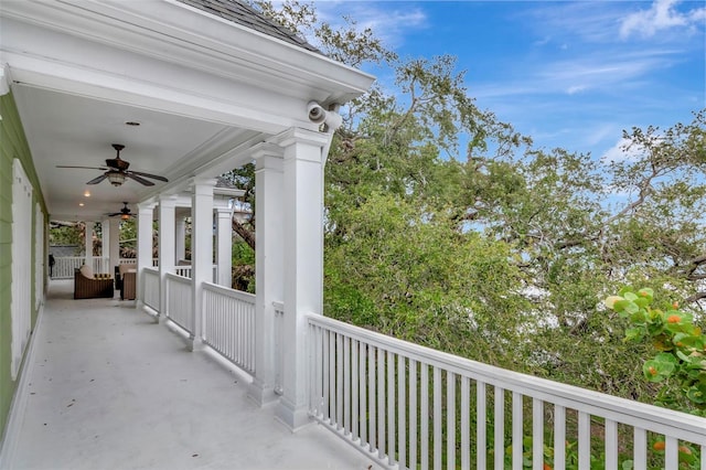 6220 Bayshore Blvd, Tampa, FL 33611 - covered porch featuring ceiling fan