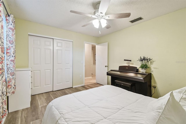 4108 Woodtrail Blvd, New Port Richey, FL 34653 - bedroom featuring wood finished floors, a closet, a ceiling fan, and a textured ceiling