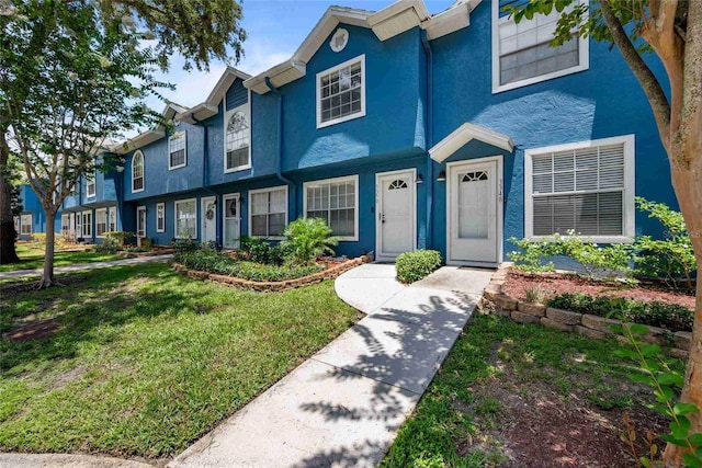 3350 Fox Hunt Dr, Palm Harbor, FL 34683 - townhome / multi-family property featuring stucco siding and a front lawn