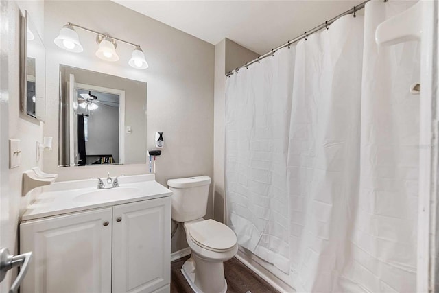 3350 Fox Hunt Dr, Palm Harbor, FL 34683 - bathroom with vanity, a shower with curtain, ceiling fan, and wood finished floors