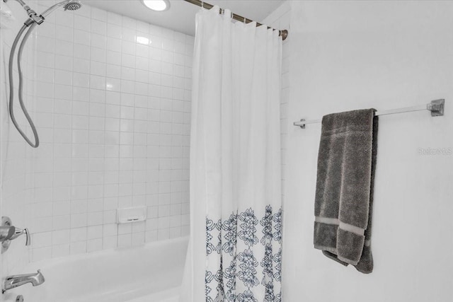 7811 Niagara Ave Unit 2125, Tampa, FL 33617 - full bathroom featuring shower / bath combo