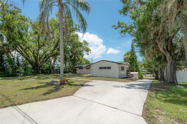 6108 Oak Ridge Ave, New Port Richey, FL 34653 - ranch-style house featuring concrete driveway and stucco siding