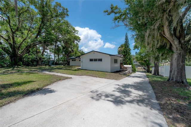 6108 Oak Ridge Ave, New Port Richey, FL 34653 - view of side of home with stucco siding